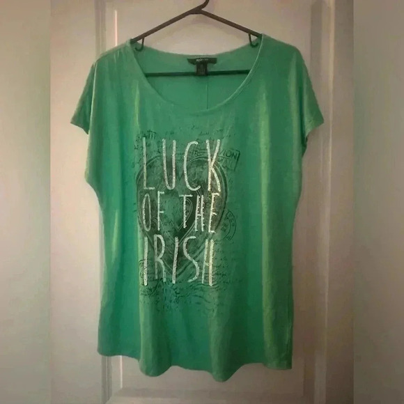 Medium LUCK OF THE IRISH Style & Co Tee - Picture 8 of 13